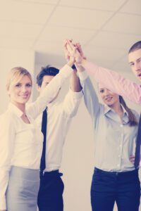 Savanoriai dirba komandoje, įgyja patirties ir tobulina įgūdžius.