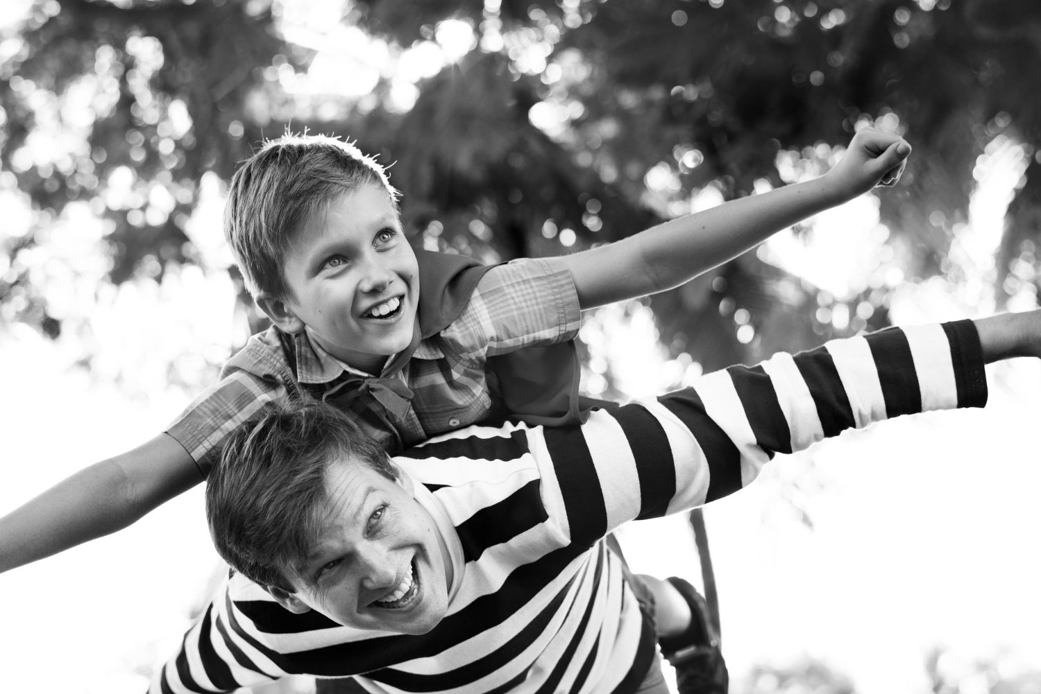 Tėtis leidžia laiką su vaiku po skyrybų, stiprina emocinį ryšį ir palaiko saugumo jausmą