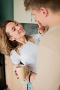 Poros bendravimas ir emocinis artumas namuose