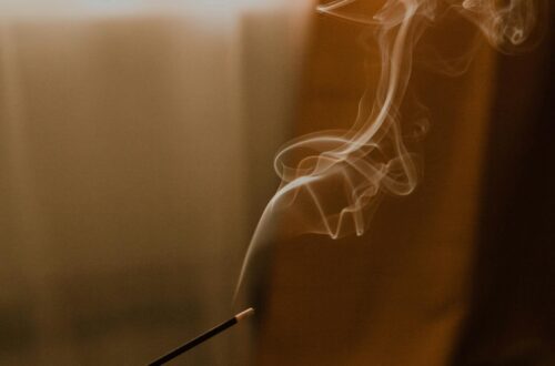 Smilkalai namuose, kuriantys ramią ir atsipalaidavusią atmosferą po darbo.